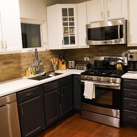 Nice And Cozy. Sleeps 5. Apartment Chicago Bagian luar foto