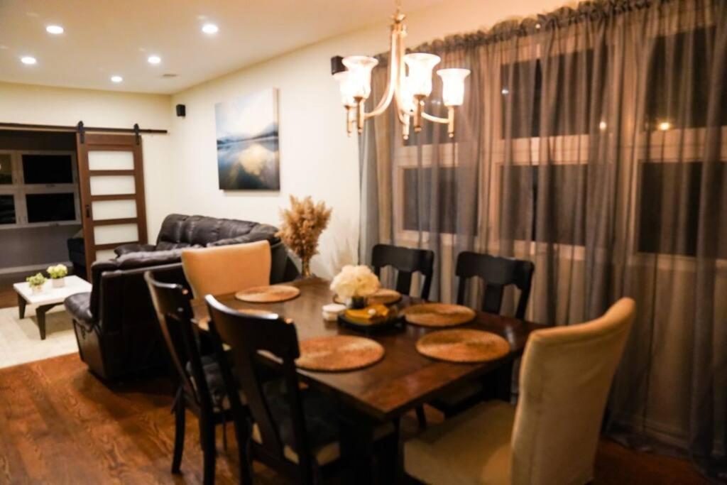 Nice And Cozy. Sleeps 5. Apartment Chicago Bagian luar foto