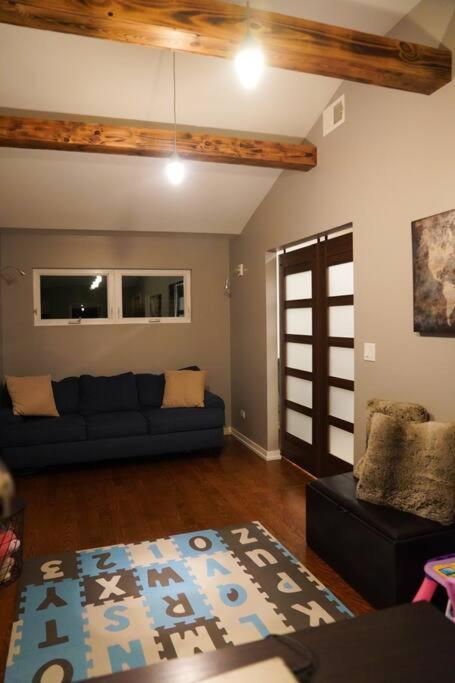 Nice And Cozy. Sleeps 5. Apartment Chicago Bagian luar foto