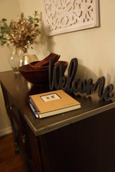 Nice And Cozy. Sleeps 5. Apartment Chicago Bagian luar foto