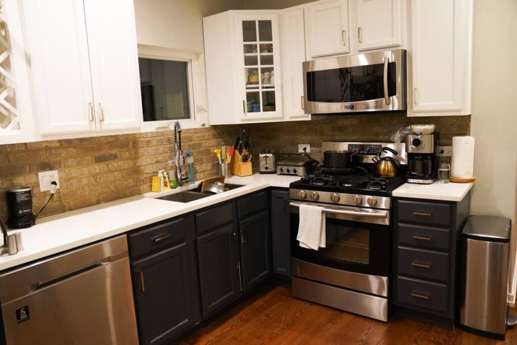 Nice And Cozy. Sleeps 5. Apartment Chicago Bagian luar foto