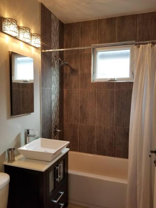 Nice And Cozy. Sleeps 5. Apartment Chicago Bagian luar foto
