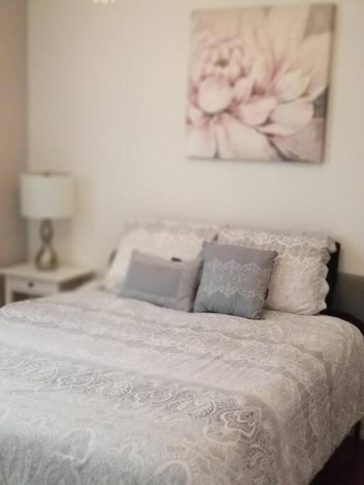 Nice And Cozy. Sleeps 5. Apartment Chicago Bagian luar foto